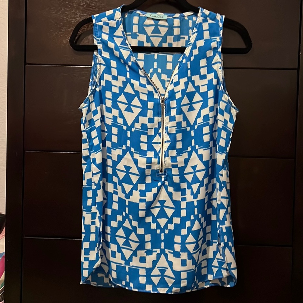 Brand:Double Click  Size M sleeve less blouse blue and white